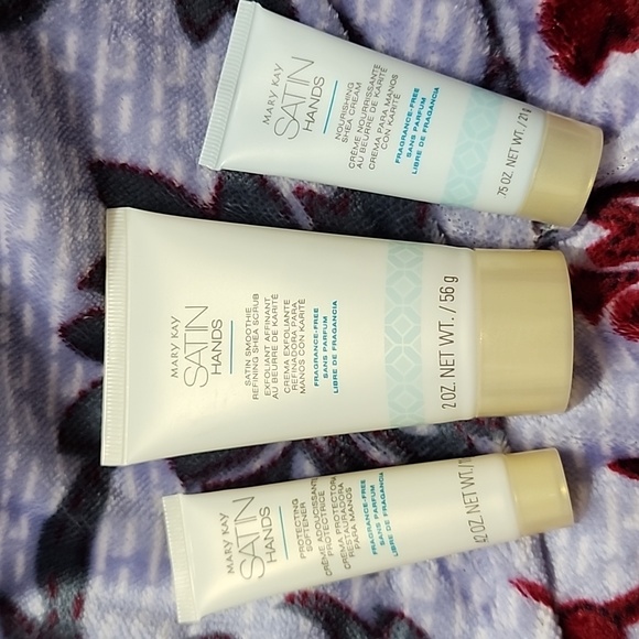 Mini Satin Hands Set - Picture 1 of 1